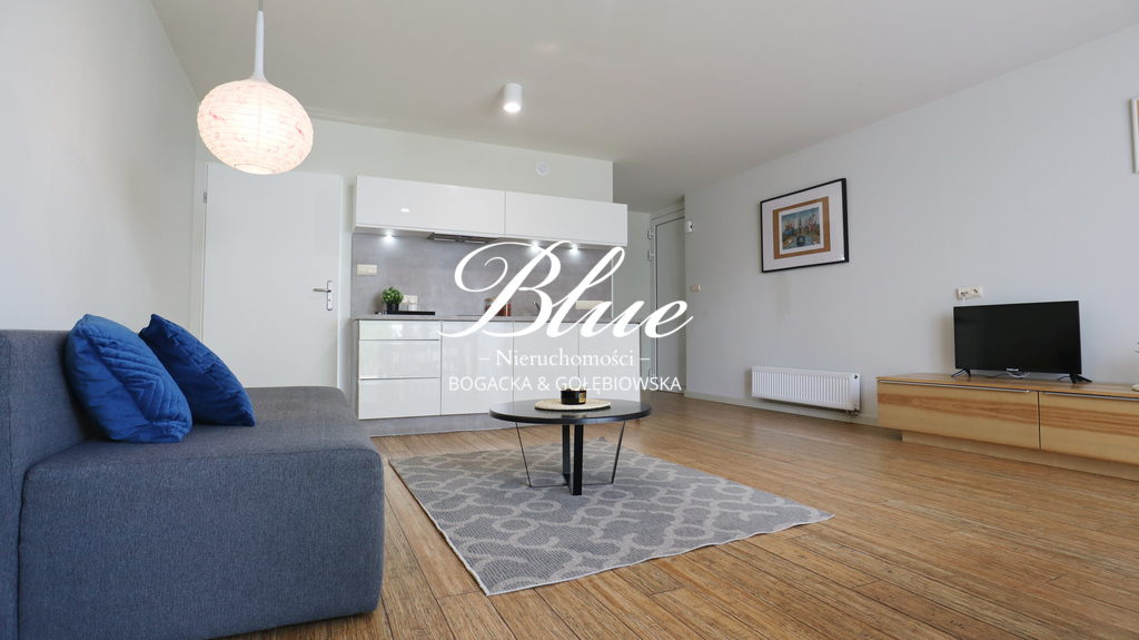 Apartament z dużym tarasem z widokiem na zieleń