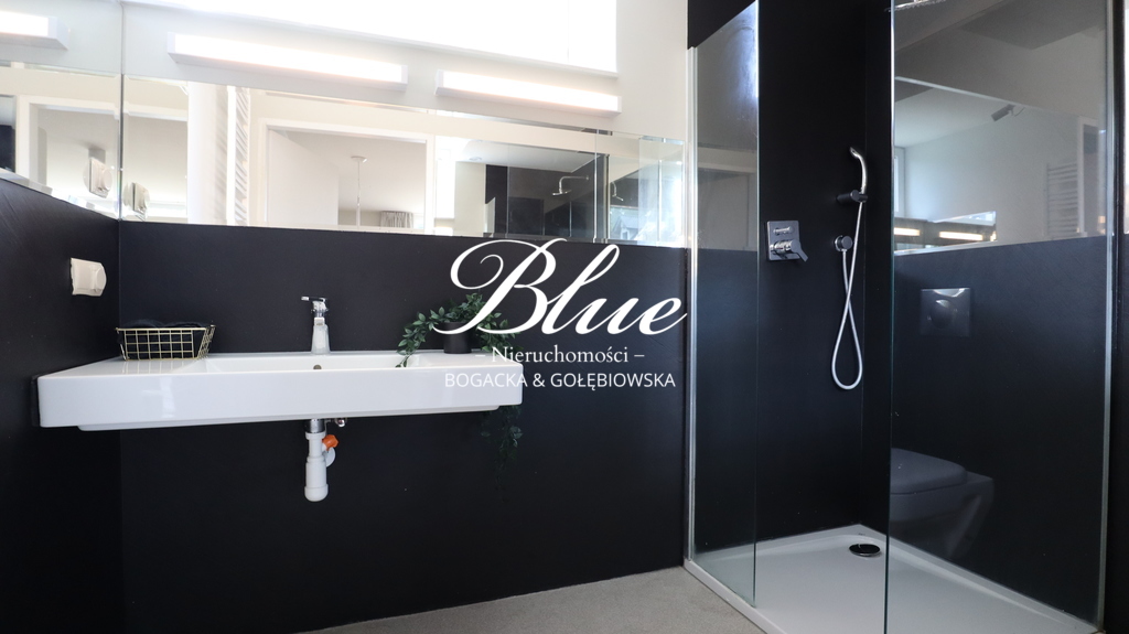 Apartament z dużym tarasem z widokiem na zieleń