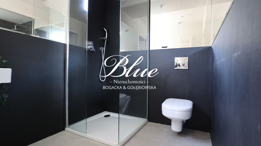 Apartament z dużym tarasem z widokiem na zieleń