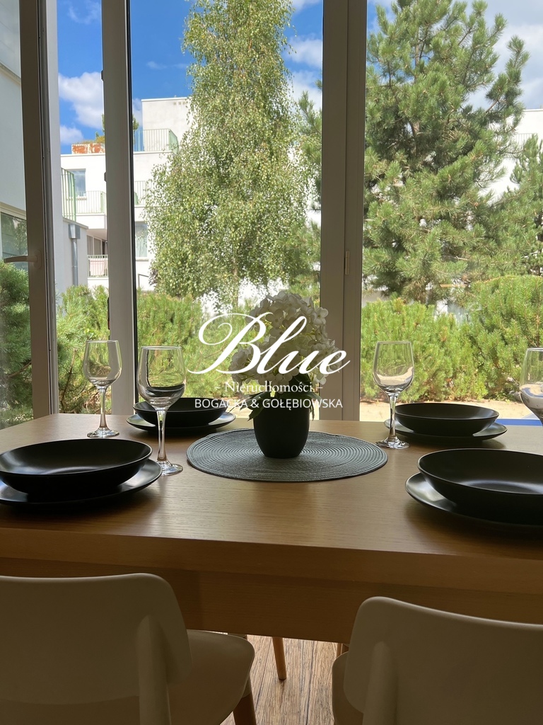 Apartament z dużym tarasem z widokiem na zieleń