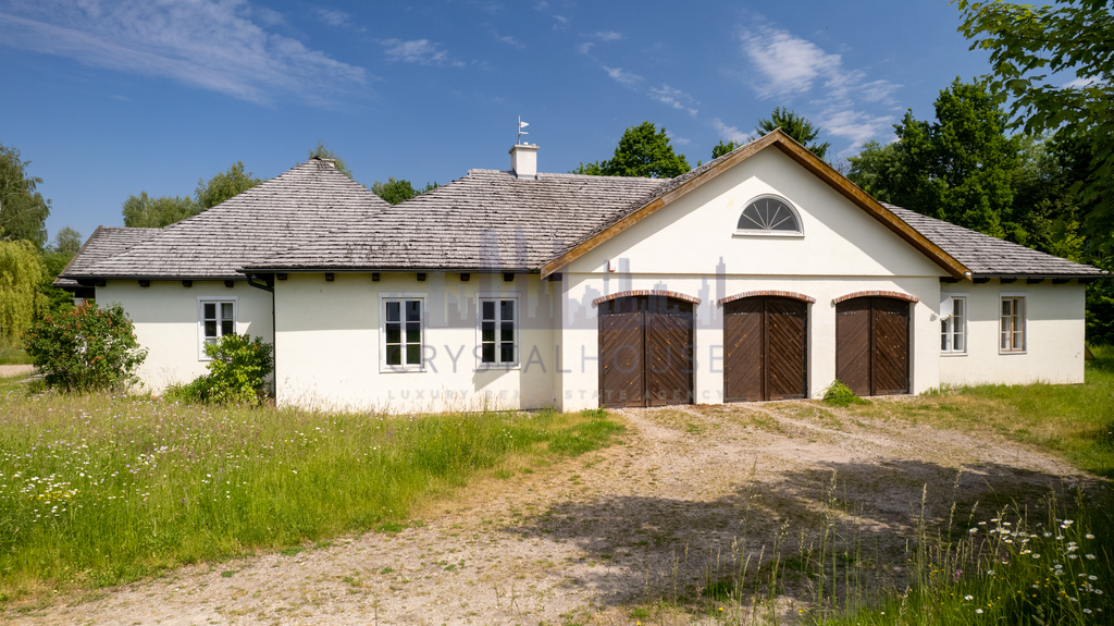 Jedyny tak wyjątkowy dwór pod Warszawą