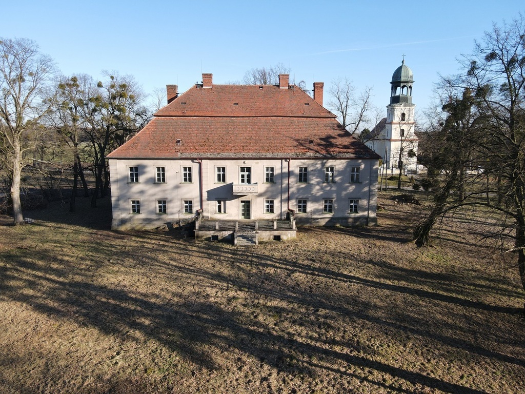 Na wynajem Barokowy Dwór Biskupice, Opolskie.