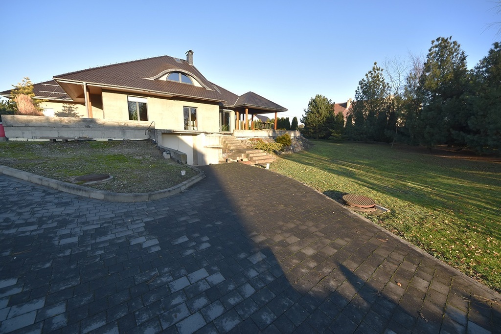 Dom na sprzedaż pow. 282 m2, dz. 39 ar Gogolin