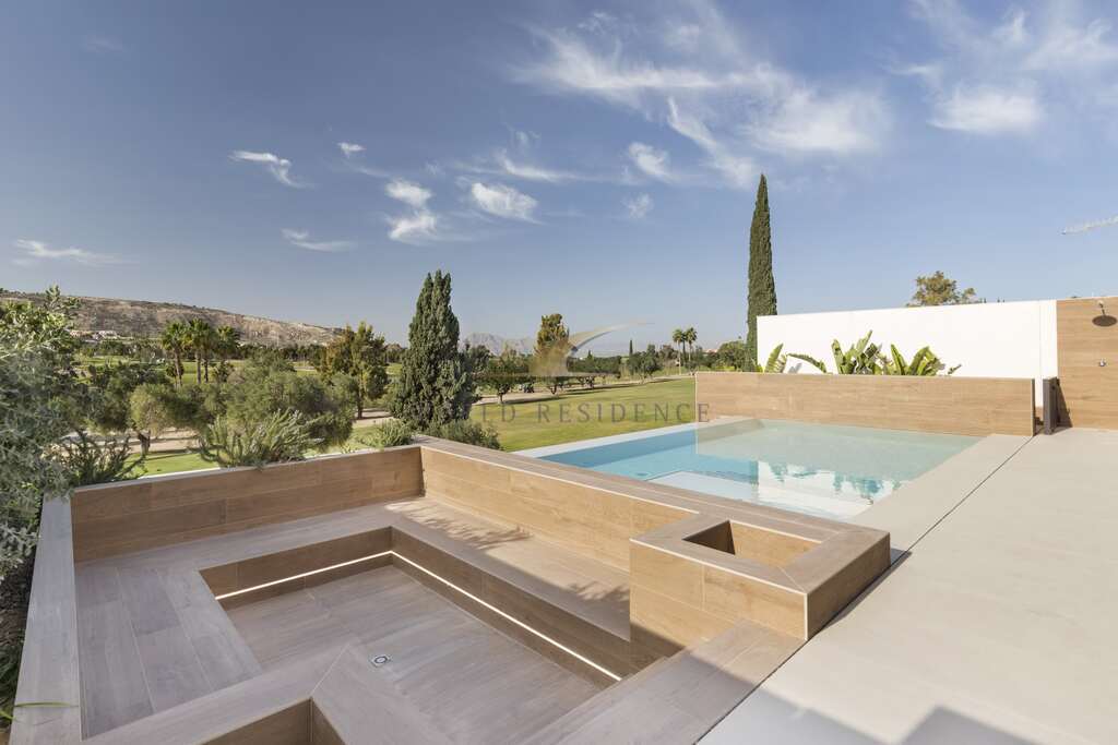 Ville z basenem przy polu golfowym La Finca