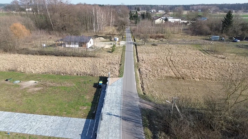 Duża działka z domem do remontu.