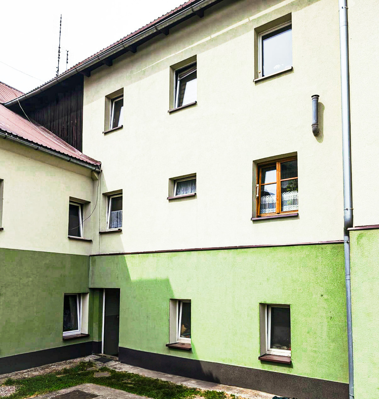 Mieszkanie w odnowionym budynku w Międzylesiu