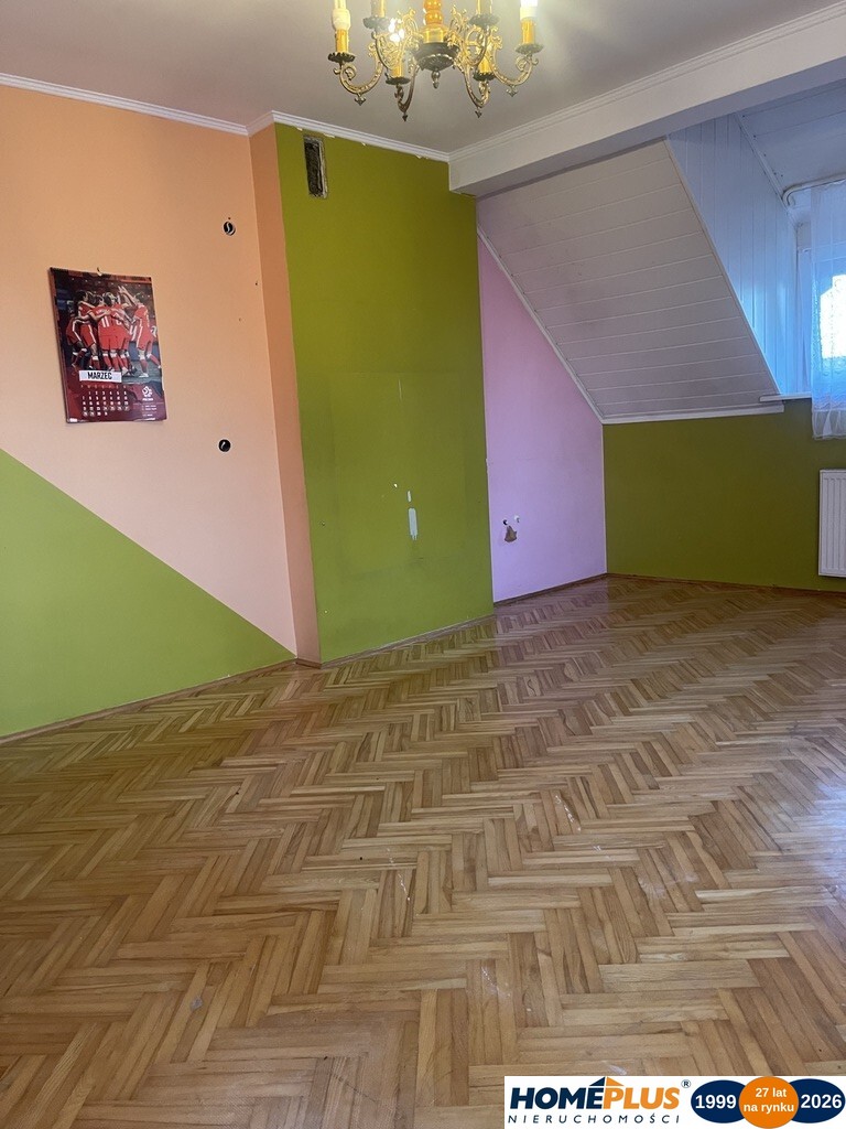 Przestronny dom 300 m², 9 pokoi, działka 800 m²