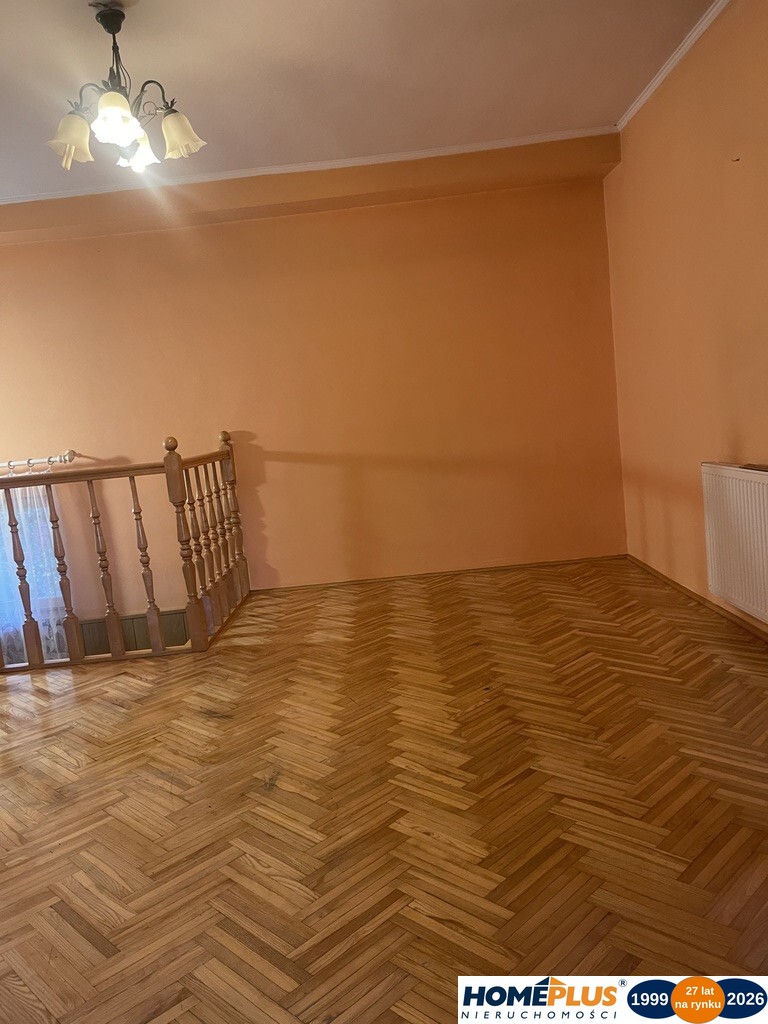 Przestronny dom 300 m², 9 pokoi, działka 800 m²