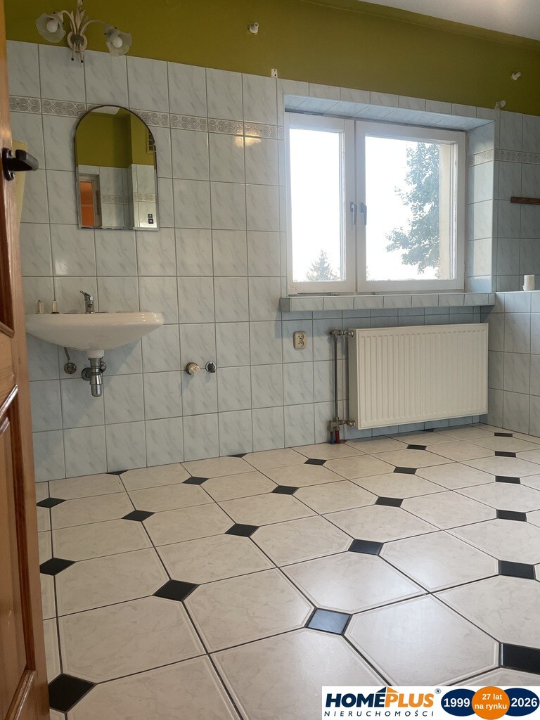 Przestronny dom 300 m², 9 pokoi, działka 800 m²