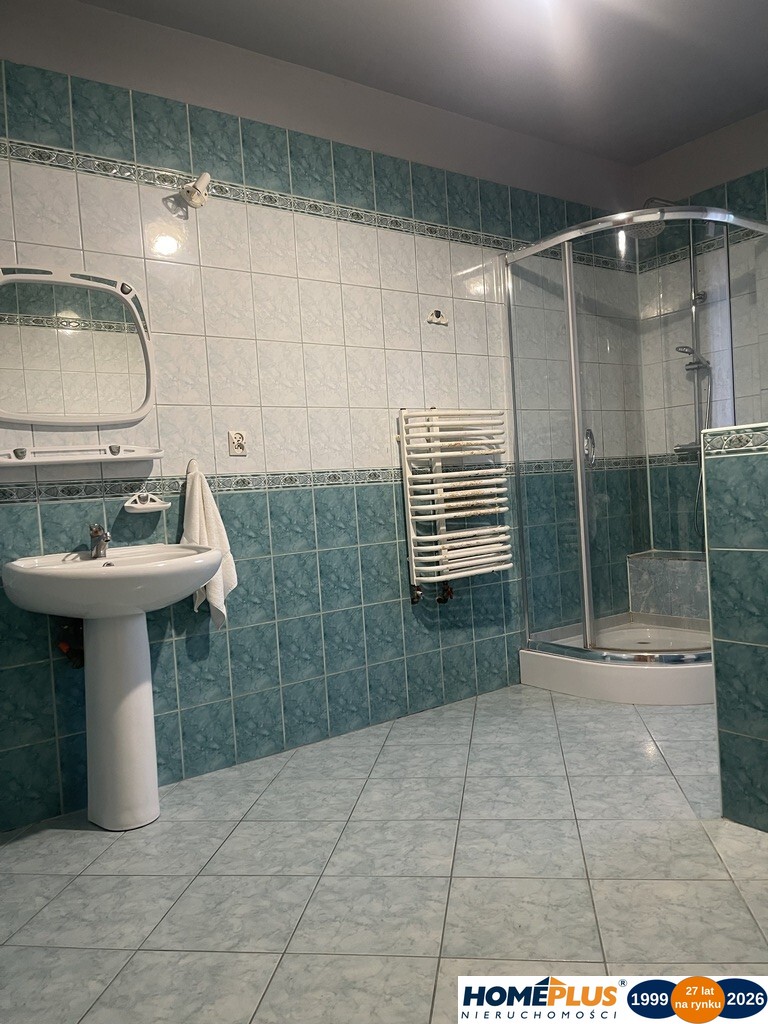 Przestronny dom 300 m², 9 pokoi, działka 800 m²