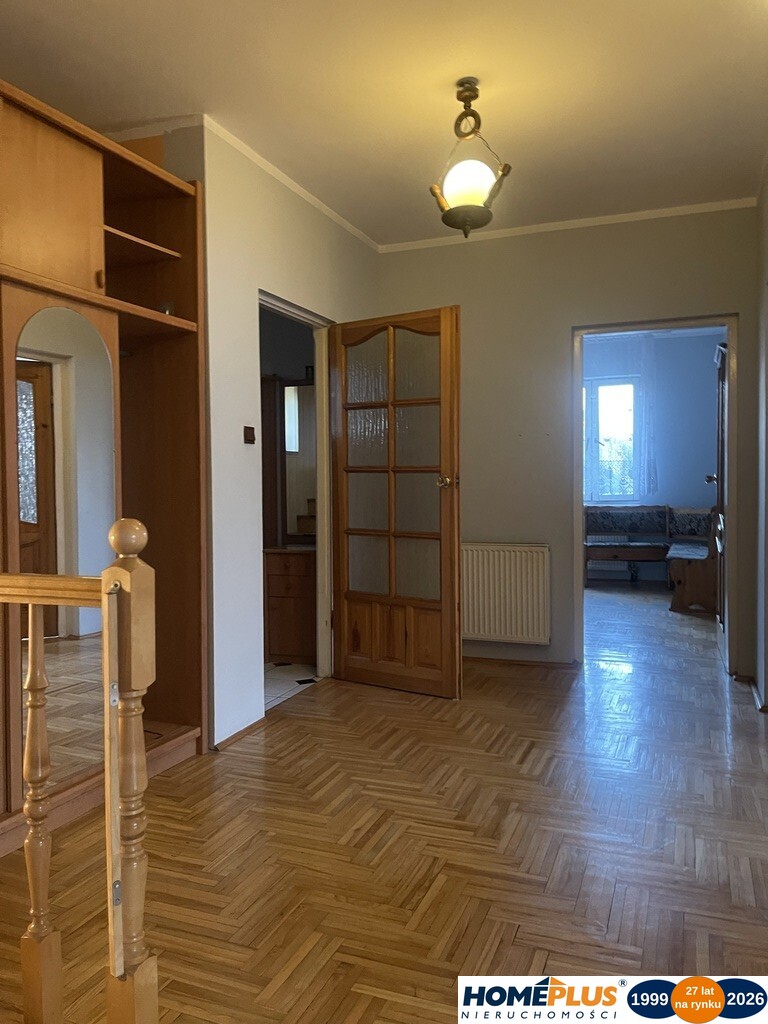 Przestronny dom 300 m², 9 pokoi, działka 800 m²