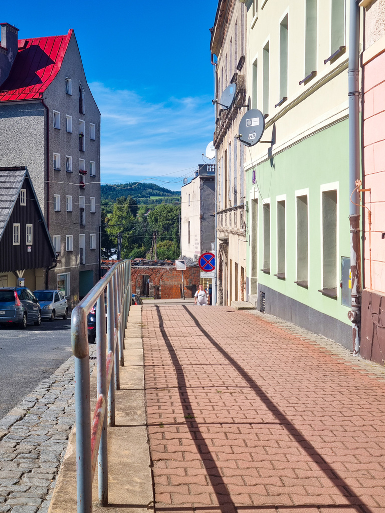 Mieszkanie w odnowionym budynku w Międzylesiu