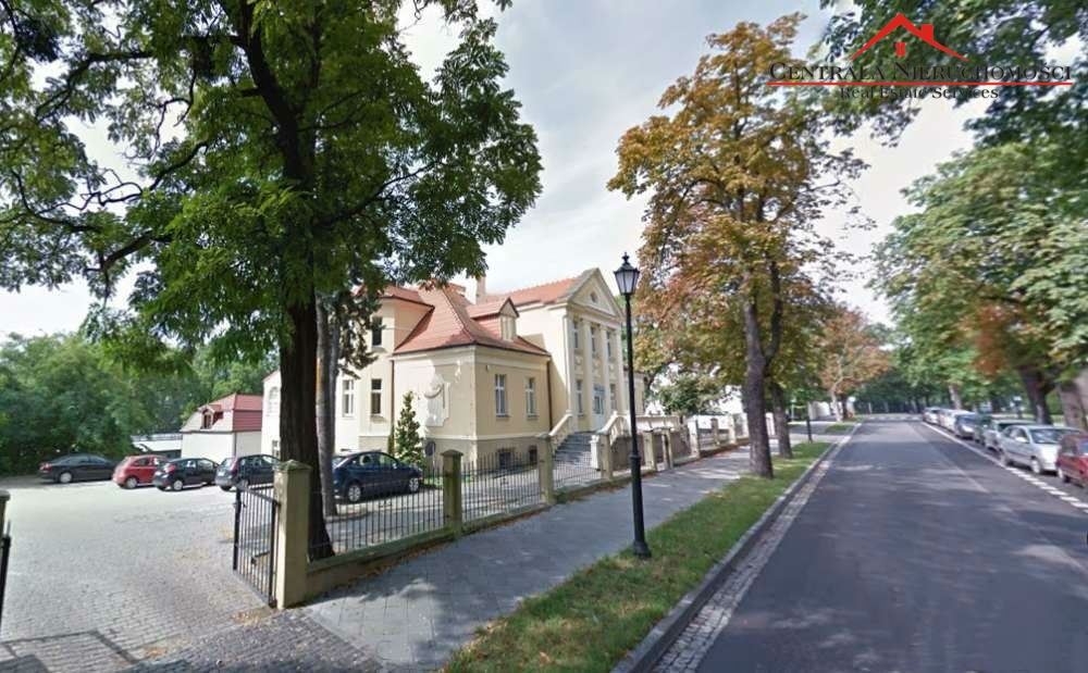 Lokal w prestiżowym pałacyku!