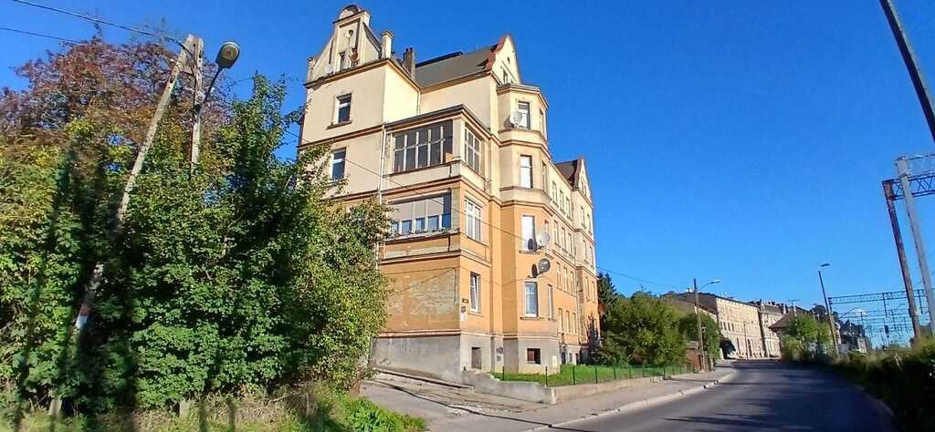 Przestronne mieszkanie w kamienicy do remontu