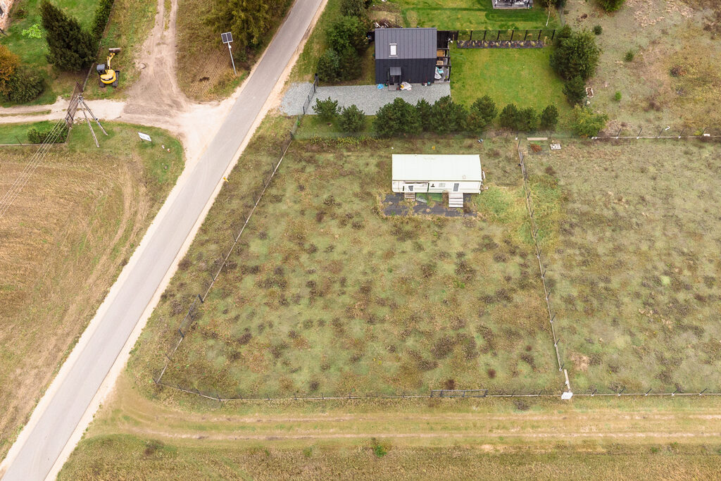 Działka 1091 m², media, domek holenderski