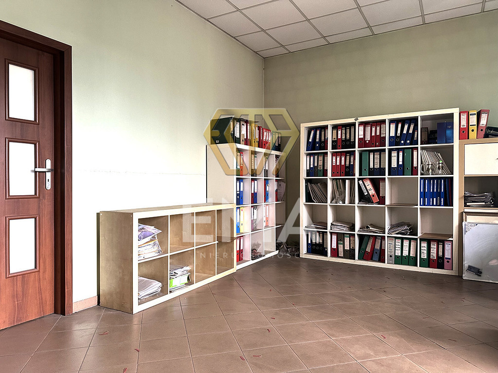 Hala z biurami z suwnicą z dużym potencjałem