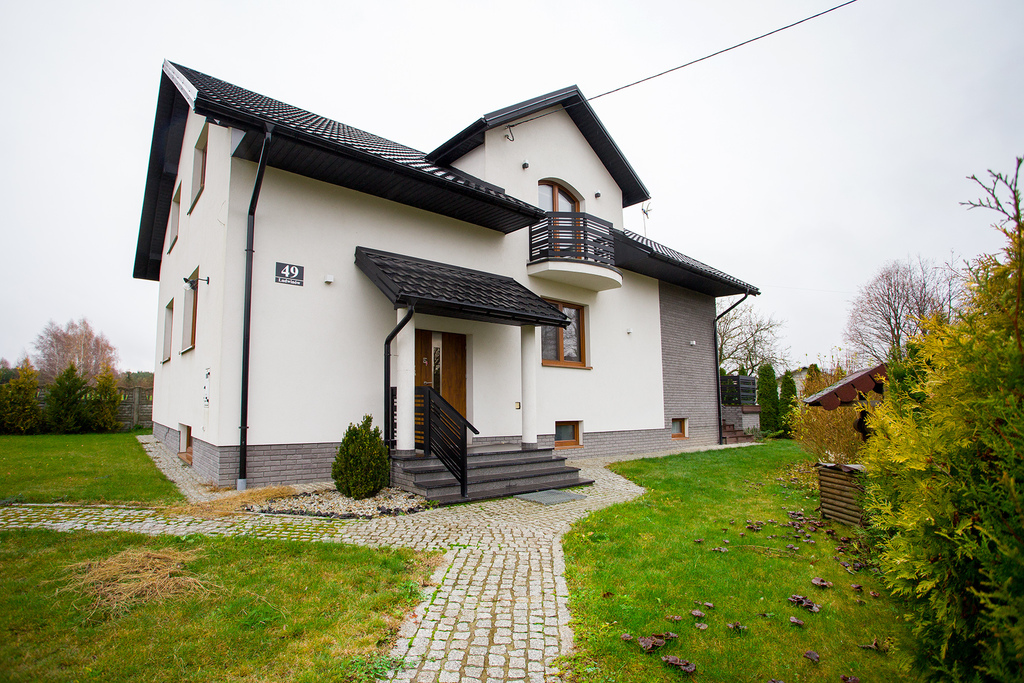 Ludwinów: 247m² domu + 170m² hal na działce 25a