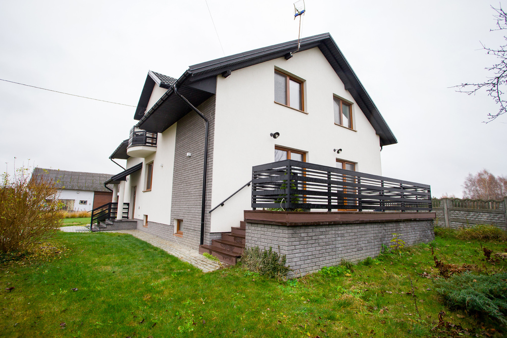 Ludwinów: 247m² domu + 170m² hal na działce 25a