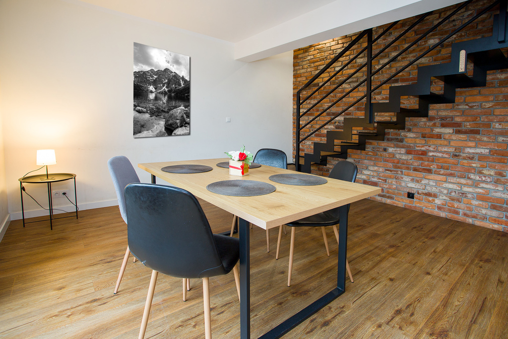 Ludwinów: 247m² domu + 170m² hal na działce 25a