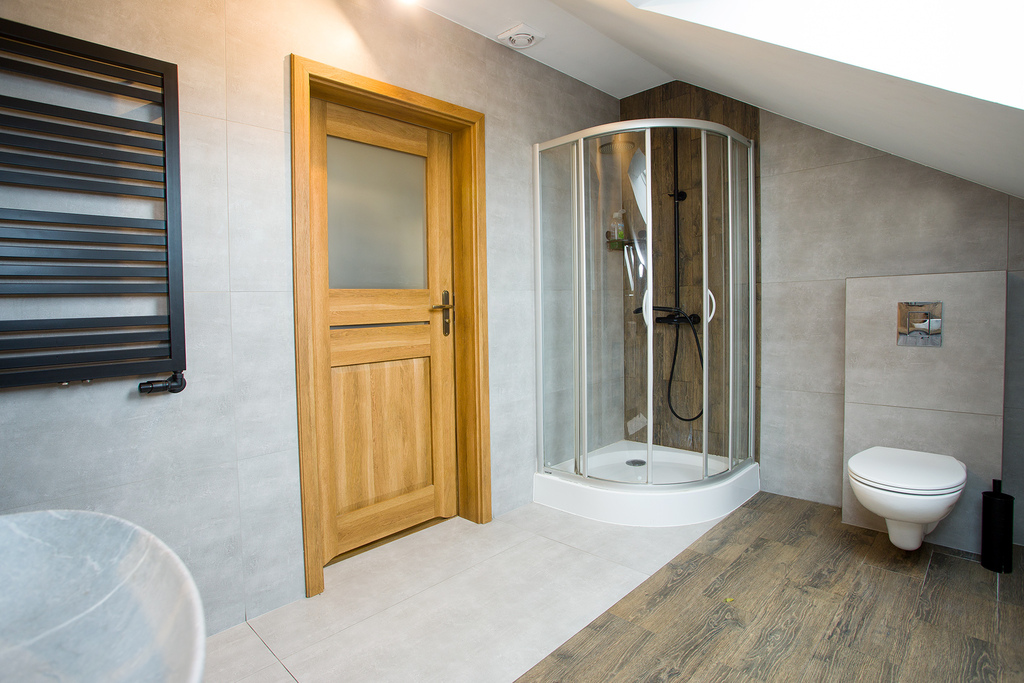 Ludwinów: 247m² domu + 170m² hal na działce 25a