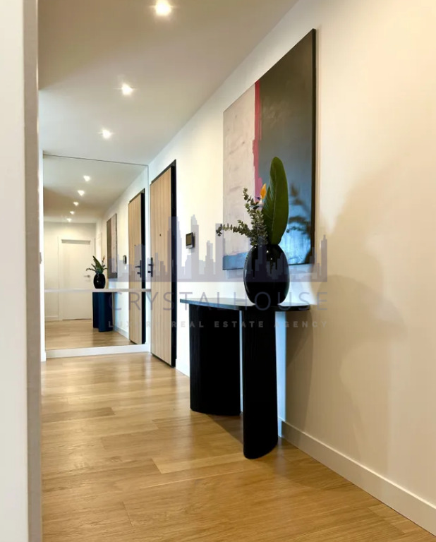 Elegancki apartament w Towarowa Square