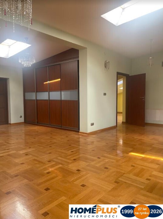 Lokal mieszkalny o pow. 200 m2 w Centrum Wołomina.