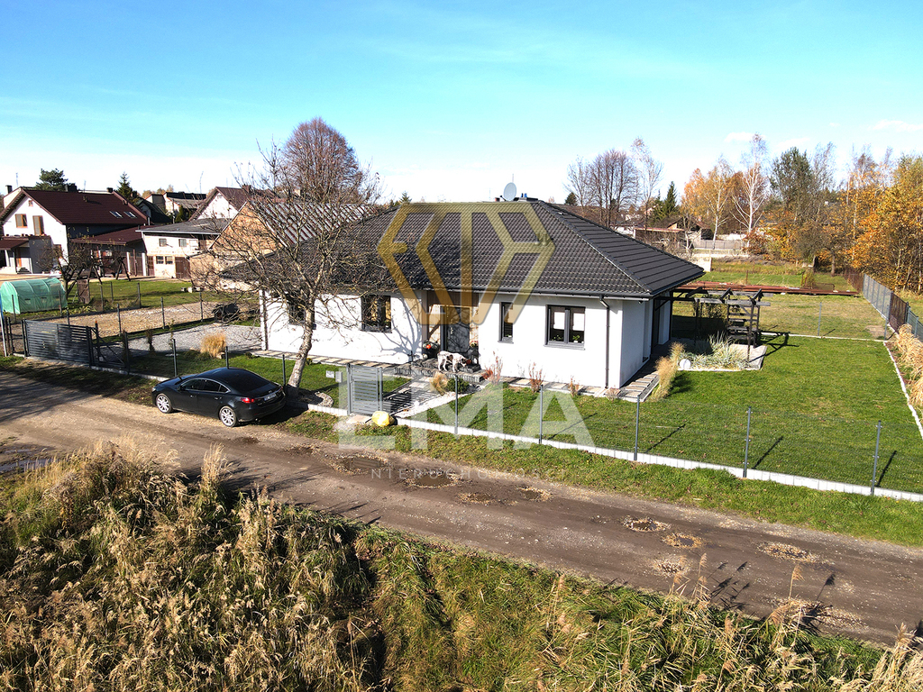 Nowoczesny dom nad stawem-Libidza, na sprzedaż