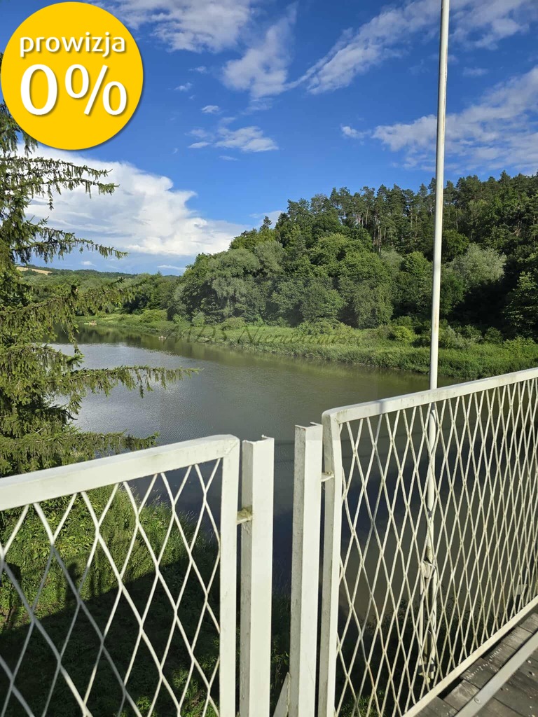 dom z dużą działką