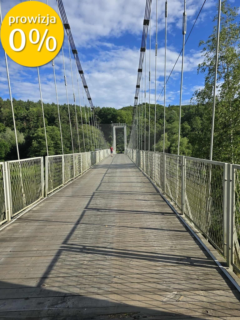 dom z dużą działką