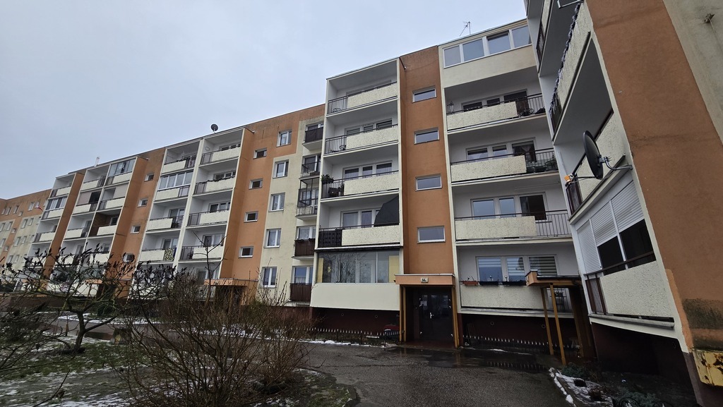 Rozkładowe  3-pokojowe + 10  m² komórka lok.