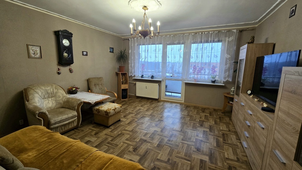 Rozkładowe  3-pokojowe + 10  m² komórka lok.