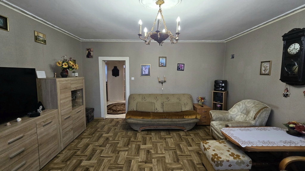 Rozkładowe  3-pokojowe + 10  m² komórka lok.