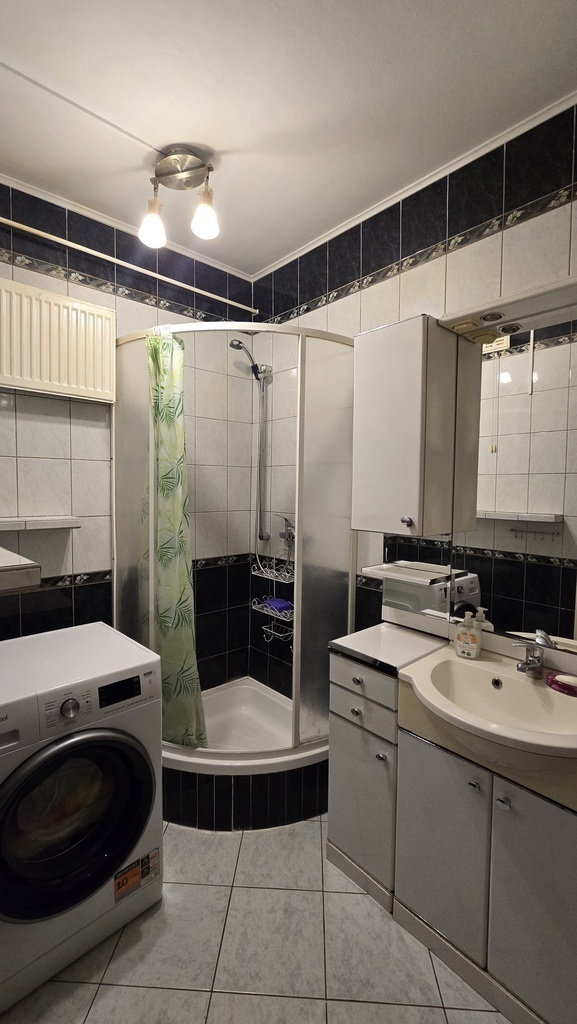 Rozkładowe  3-pokojowe + 10  m² komórka lok.