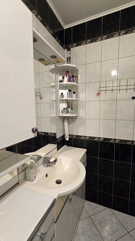 Rozkładowe  3-pokojowe + 10  m² komórka lok.
