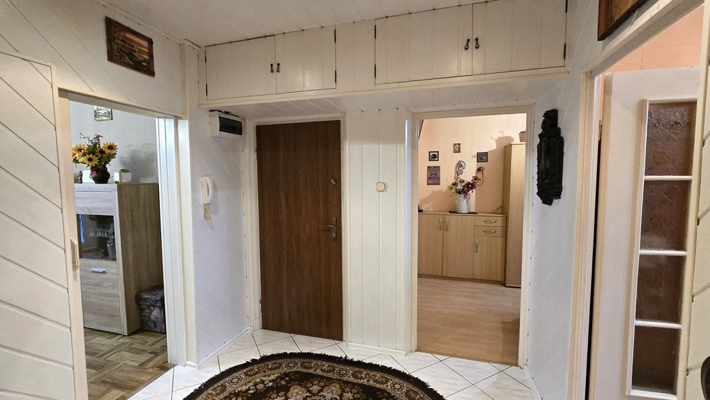 Rozkładowe  3-pokojowe + 10  m² komórka lok.