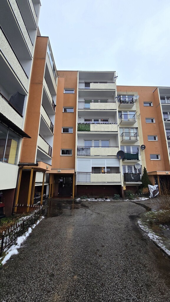 Rozkładowe  3-pokojowe + 10  m² komórka lok.