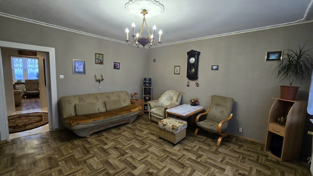 Rozkładowe  3-pokojowe + 10  m² komórka lok.