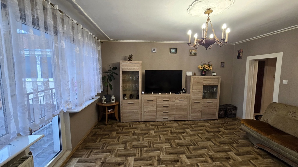 Rozkładowe  3-pokojowe + 10  m² komórka lok.