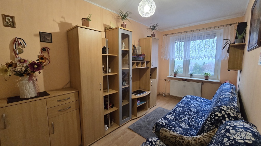 Rozkładowe  3-pokojowe + 10  m² komórka lok.