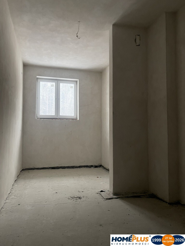 Budynek pod działalność 1400 m², plac manewrowy.