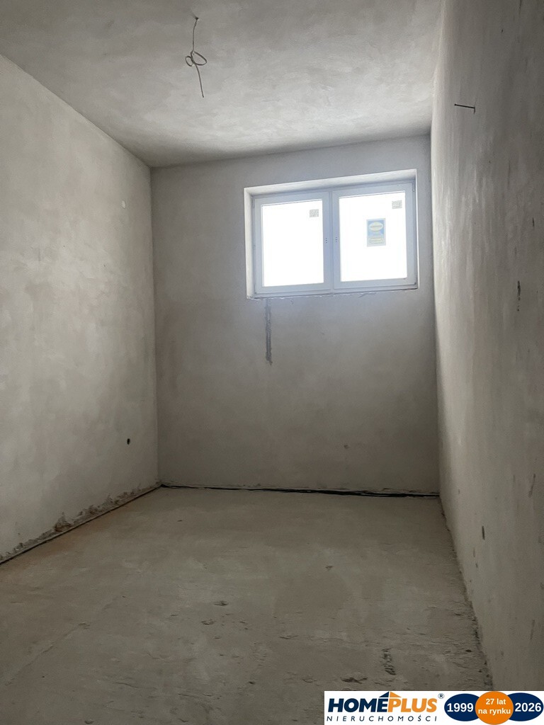 Budynek pod działalność 1400 m², plac manewrowy.