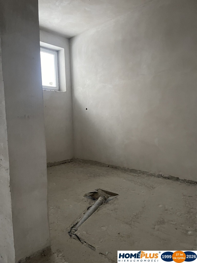 Budynek pod działalność 1400 m², plac manewrowy.
