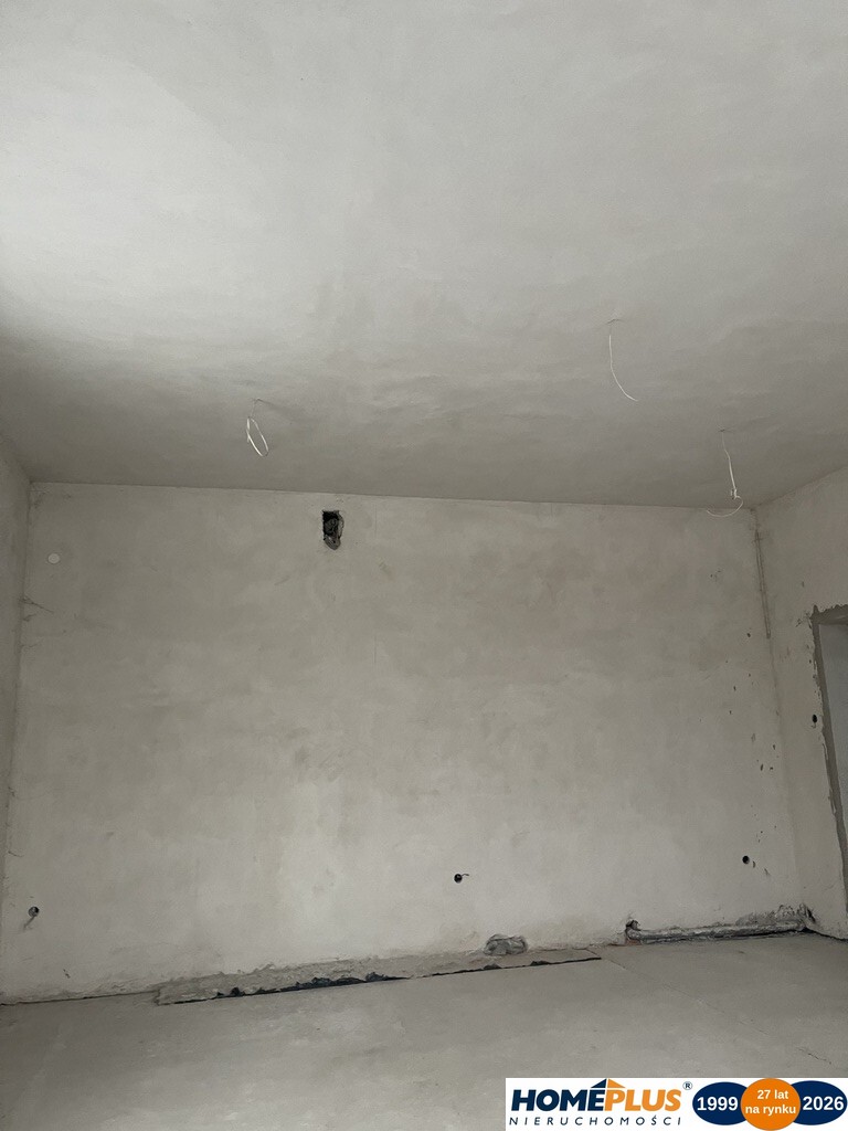 Budynek pod działalność 1400 m², plac manewrowy.