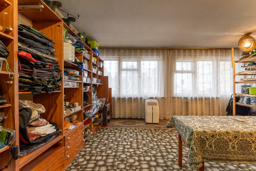 Szeregowiec - lokal parter | Podolany | do remontu
