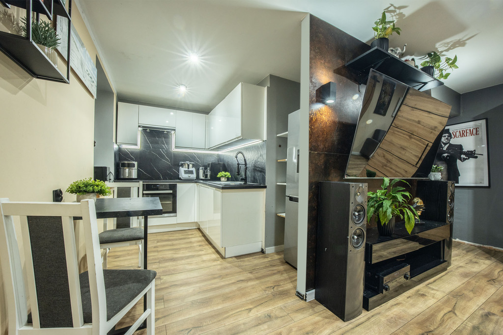 1. Piętro, Nowa Elektryka i Balkon