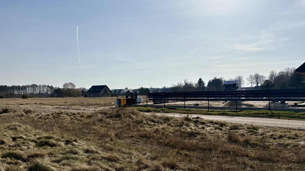 Działka narożna 1225 m² – Niedźwiedź | Media