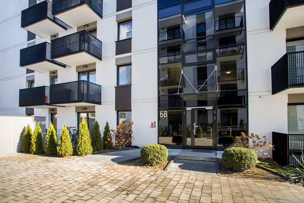 Przestronny apartament z ogródkiem