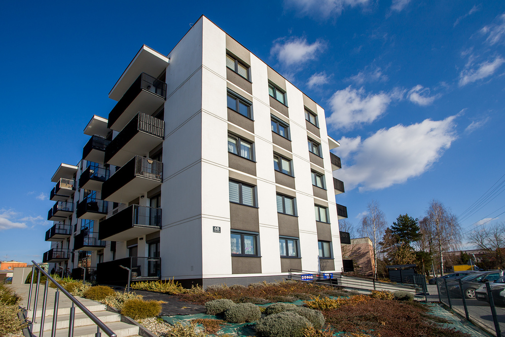 Przestronny apartament z ogródkiem
