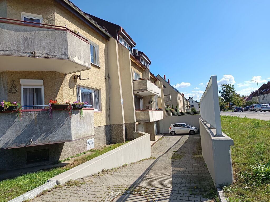 3-pokoje z dużym garażem w cenie ul. Hoża