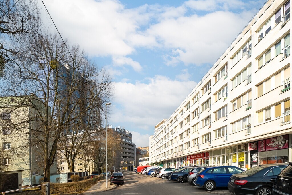 3. pokoje + 18m2 strych, po remoncie, przy Hanza